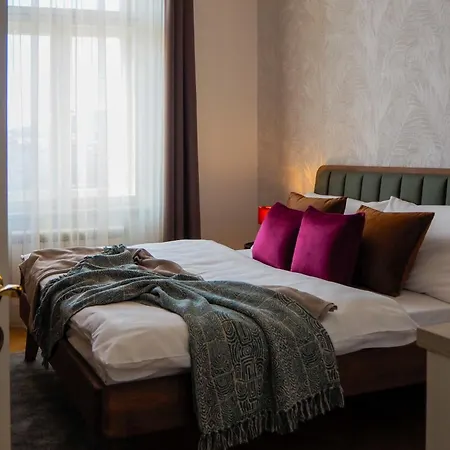 Apart Otel Rasinovo Nabrezi - Riverside Prag
