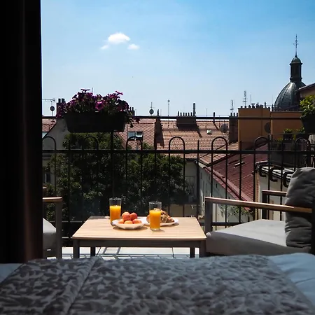 Rasinovo Nabrezi - Riverside Apart Otel Prag