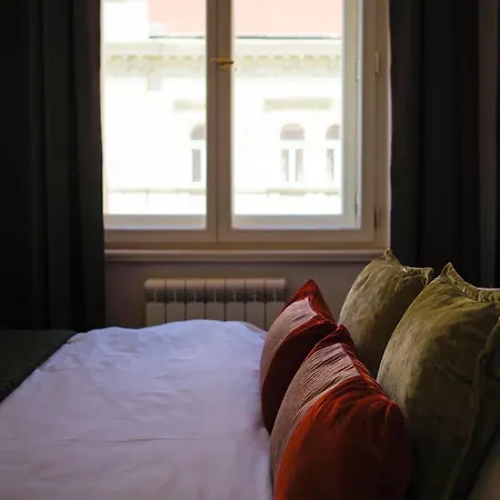 Rašínovo Nábřeží - Riverside Aparthotel