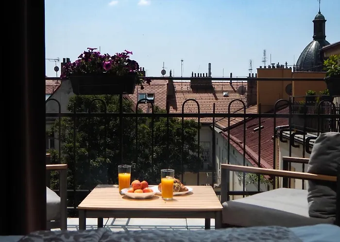 Rasinovo Nabrezi - Riverside Lejlighedshotel Prag
