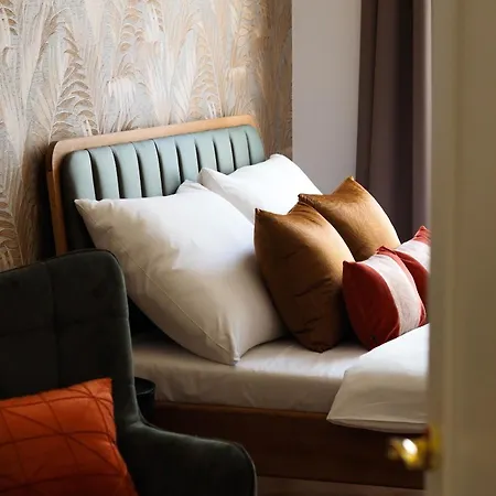 Rasinovo Nabrezi - Riverside Hotel apartamentowy Praga