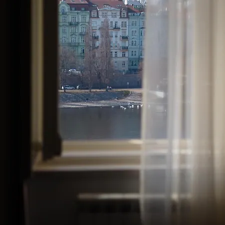 Rasinovo Nabrezi - Riverside Hotel apartamentowy Praga